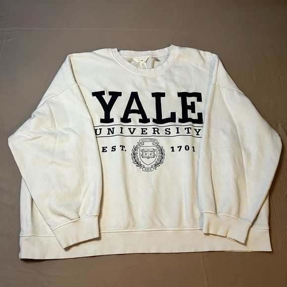 🟥[H&M] Sweatshirt with Yale Print - Picture 2 of 10